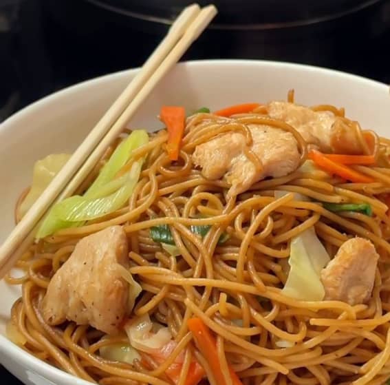 Stir-Fry Spaghetti with Chicken